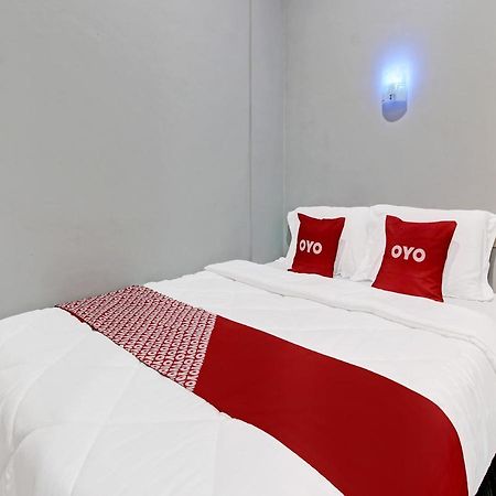 Oyo 91686 Triple S Hotel Malioboro Джокьякарта Экстерьер фото