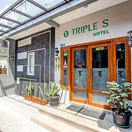 Oyo 91686 Triple S Hotel Malioboro Джокьякарта Экстерьер фото