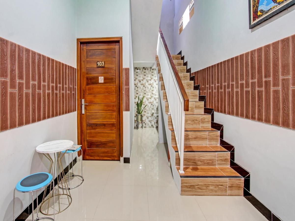 Oyo 91686 Triple S Hotel Malioboro Джокьякарта Экстерьер фото