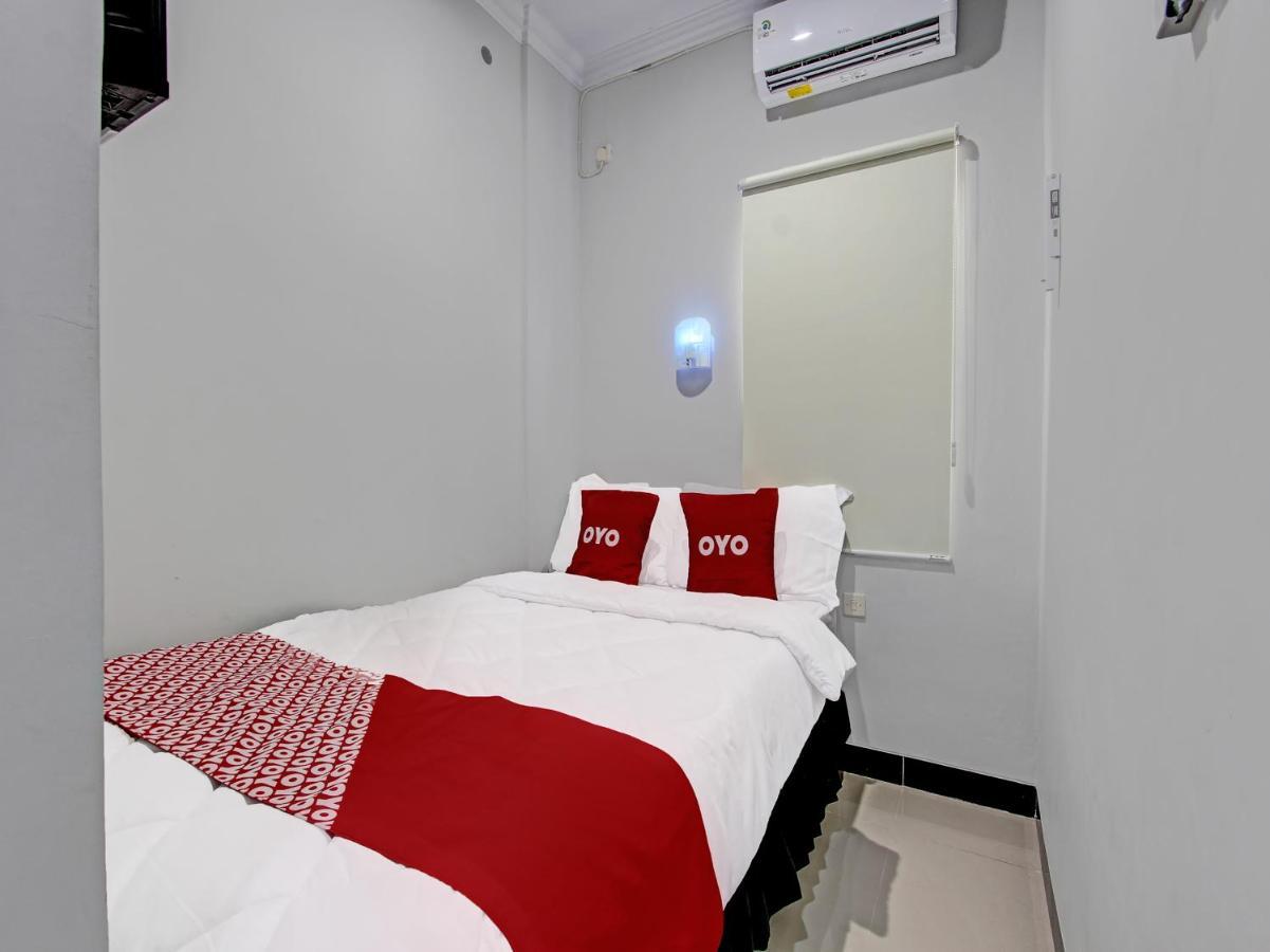 Oyo 91686 Triple S Hotel Malioboro Джокьякарта Экстерьер фото