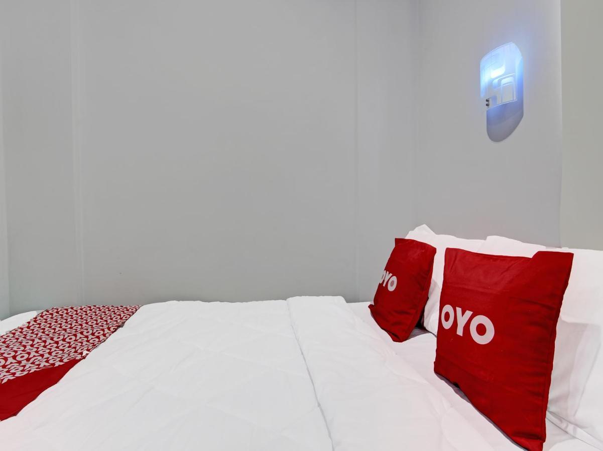Oyo 91686 Triple S Hotel Malioboro Джокьякарта Экстерьер фото