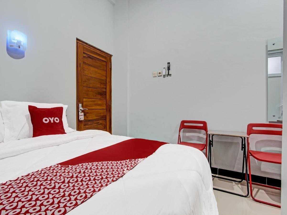 Oyo 91686 Triple S Hotel Malioboro Джокьякарта Экстерьер фото