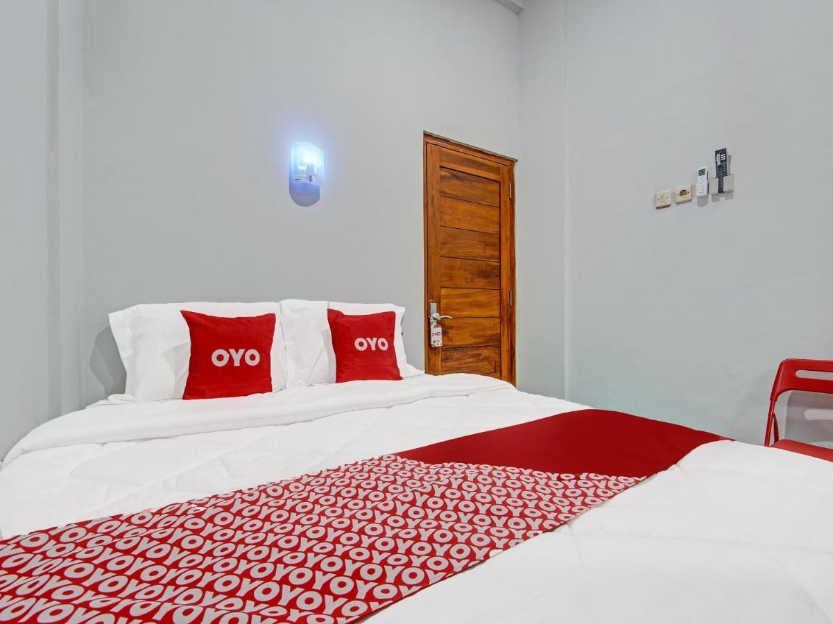 Oyo 91686 Triple S Hotel Malioboro Джокьякарта Экстерьер фото