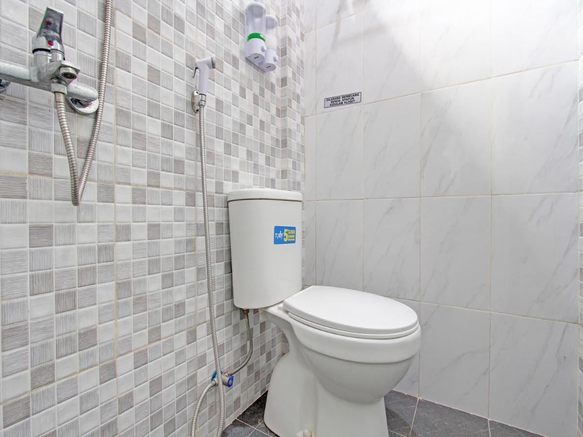 Oyo 91686 Triple S Hotel Malioboro Джокьякарта Экстерьер фото