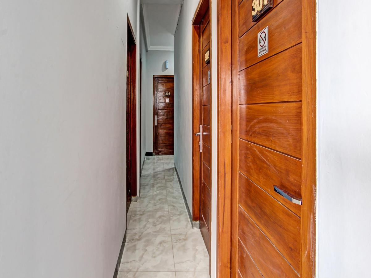 Oyo 91686 Triple S Hotel Malioboro Джокьякарта Экстерьер фото