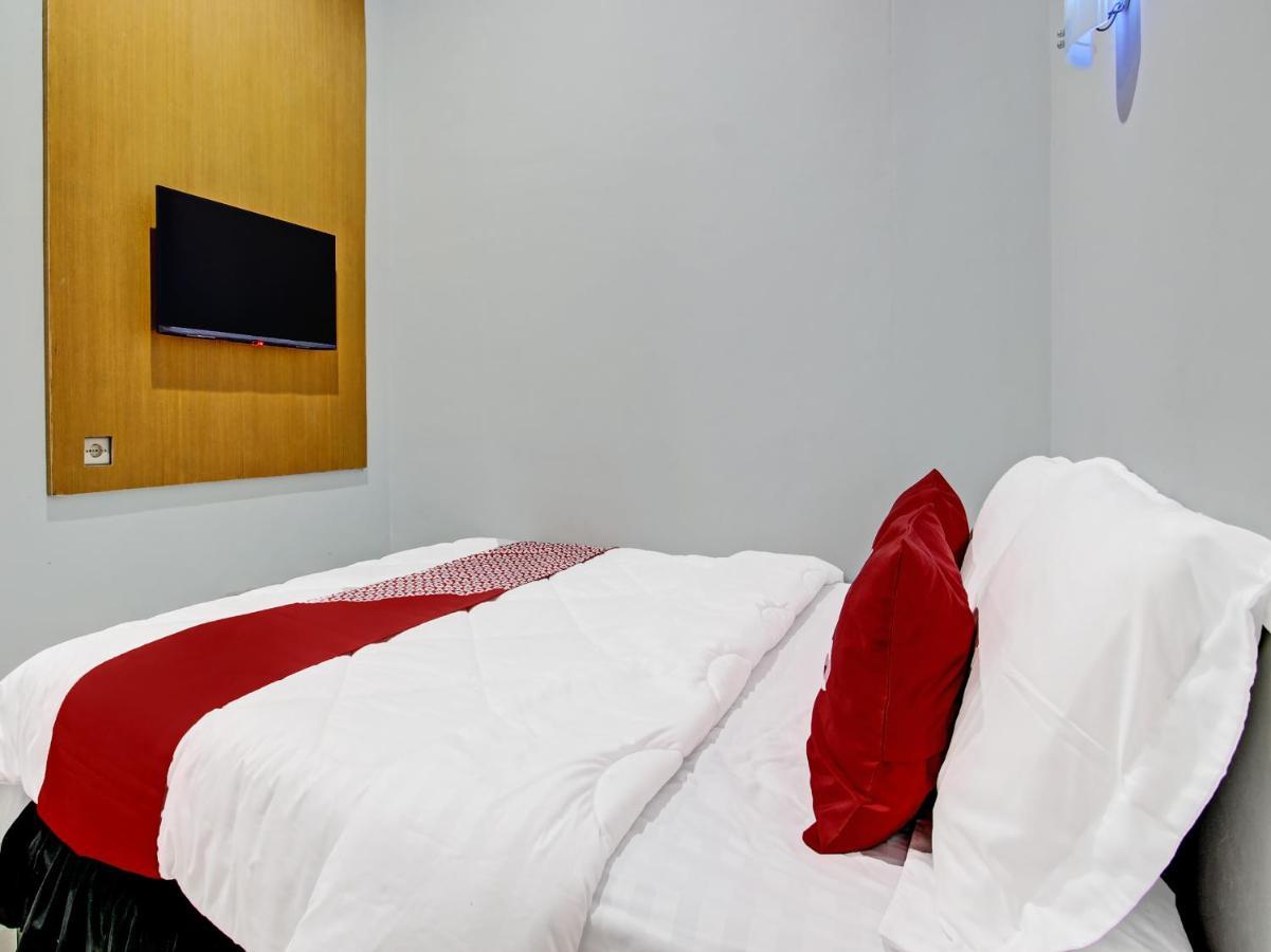 Oyo 91686 Triple S Hotel Malioboro Джокьякарта Экстерьер фото