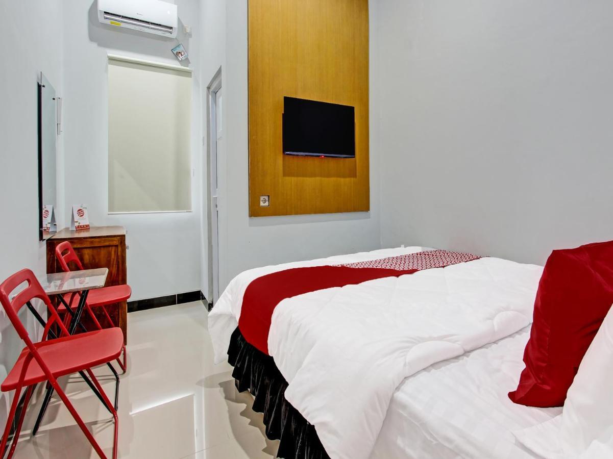 Oyo 91686 Triple S Hotel Malioboro Джокьякарта Экстерьер фото